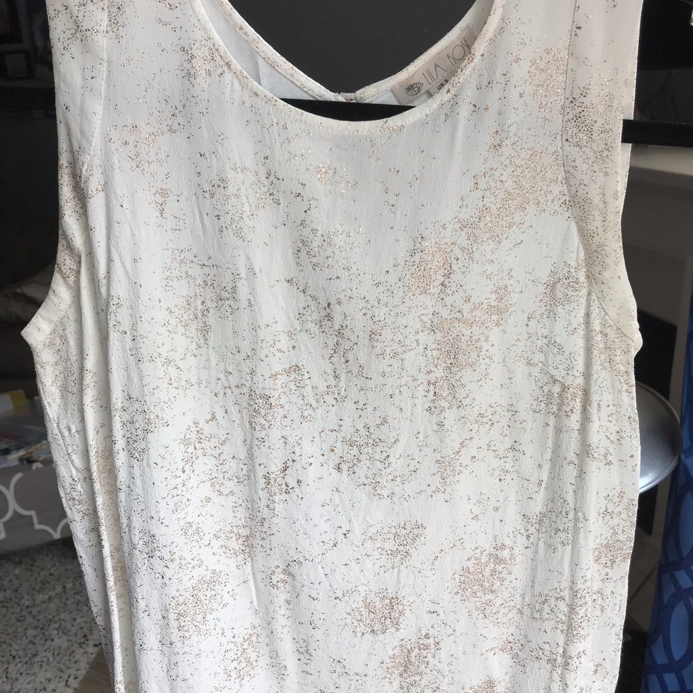 Sleeveless blouse with rose gold metallic pattern
